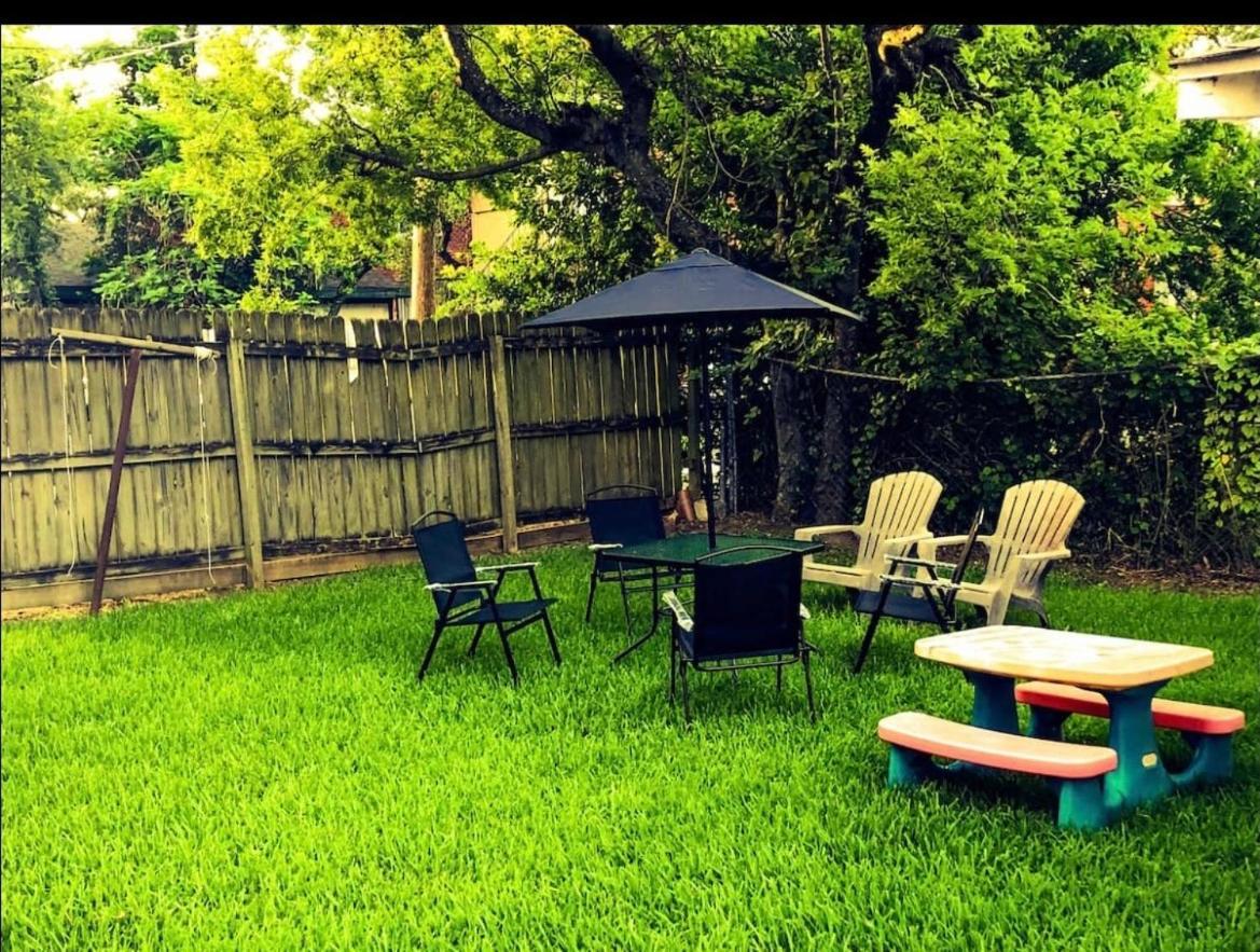 2Nd Level Duplex, Downtown Houston Near Toyota Center, Smoking Allowed On Balcony! Appartement Buitenkant foto